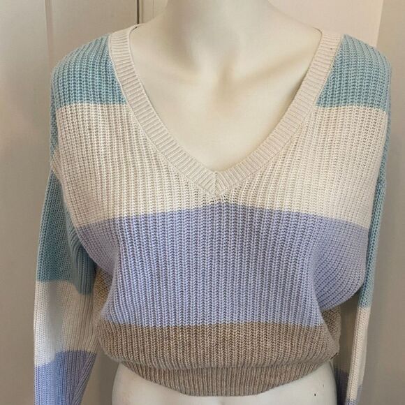 Hollister size XS Blue Pastel Striped Cropped Neutral Long Sleeve Spring Sweater - Picture 1 of 8